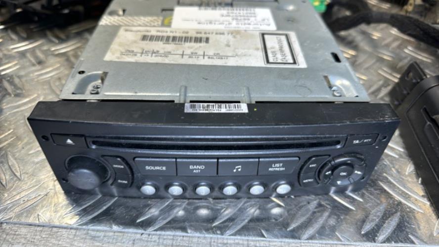 448315-Autoradio-dorigine-CITROEN-C4-1-PHASE-1-Diesel-image-1 448315 Autoradio dorigine CITROEN C4 1 PHASE 1 Diesel image 1 1 Autoradio CITROEN C4 1 PHASE 1 d'origine - 2008 - Occasion Code Autoradio