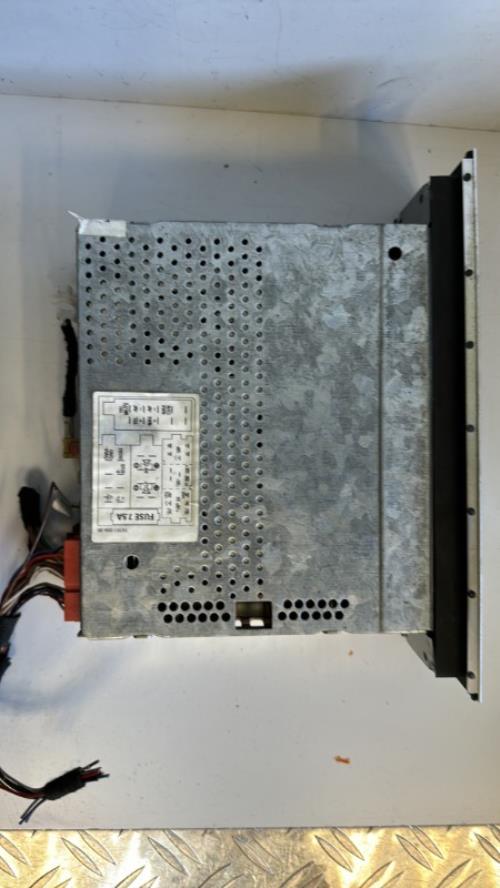 471879-Autoradio-dorigine-AUDI-A4-2-AVANT-PHASE-2-BREAK-D-image-2 471879 Autoradio dorigine AUDI A4 2 AVANT PHASE 2 BREAK D image 2 1 Autoradio AUDI A4 2 AVANT PHASE 2 BREAK d'origine - 2006 - Occasion Code Autoradio