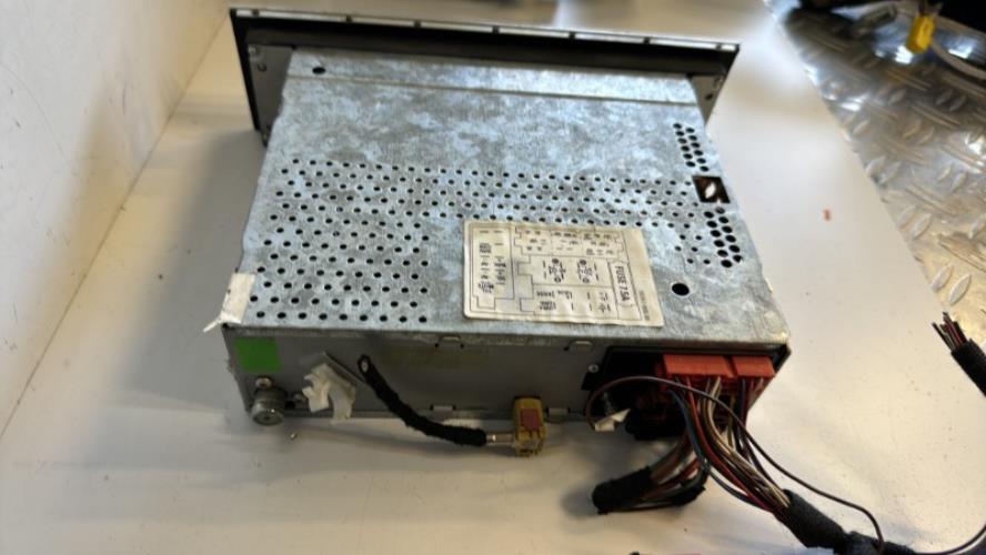471879-Autoradio-dorigine-AUDI-A4-2-AVANT-PHASE-2-BREAK-D-image-3 471879 Autoradio dorigine AUDI A4 2 AVANT PHASE 2 BREAK D image 3 1 Autoradio AUDI A4 2 AVANT PHASE 2 BREAK d'origine - 2006 - Occasion Code Autoradio