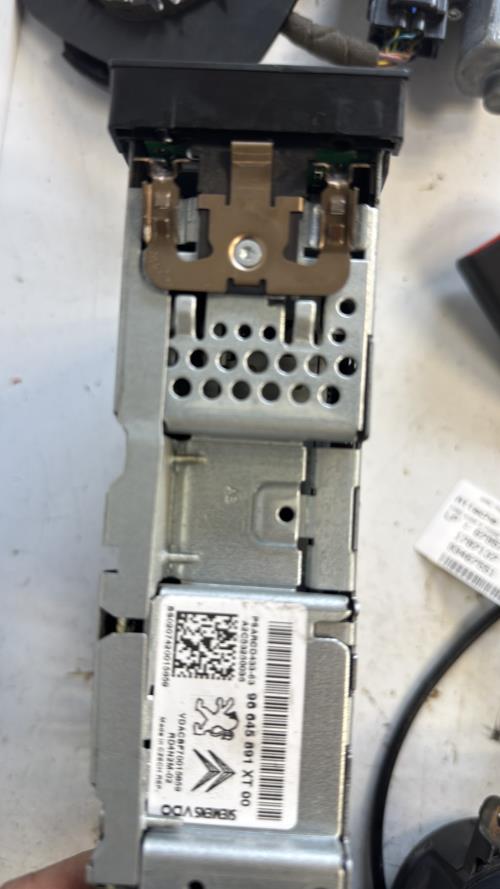 486247-Autoradio-dorigine-CITROEN-C4-GRAND-PICASSO-1-Esse-image-3 486247 Autoradio dorigine CITROEN C4 GRAND PICASSO 1 Esse image 3 1 Autoradio CITROEN C4 GRAND PICASSO 1 d'origine - 2007 - Occasion Code Autoradio