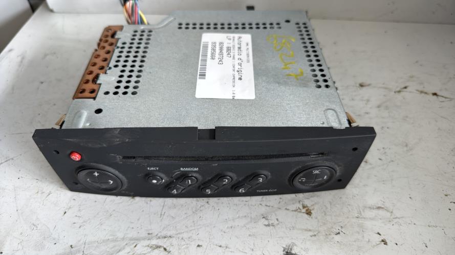 487286-Autoradio-dorigine-RENAULT-SCENIC-2-PHASE-1-Essenc-image-1 487286 Autoradio dorigine RENAULT SCENIC 2 PHASE 1 Essenc image 1 1 Autoradio RENAULT SCENIC 2 PHASE 1 d'origine - 2005 - Occasion Code Autoradio