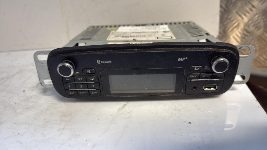 521551-Autoradio-dorigine-RENAULT-CLIO-4-PHASE-1-Diesel-image-1-2 521551 Autoradio dorigine RENAULT CLIO 4 PHASE 1 Diesel image 1 2 1 Autoradio RENAULT CLIO 4 PHASE 1 d'origine - 2015 - Occasion Code Autoradio