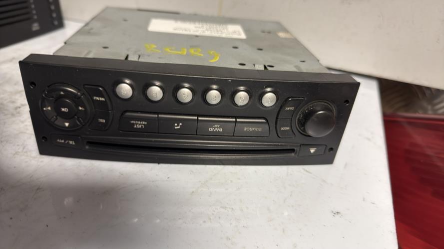523089-Autoradio-dorigine-PEUGEOT-307-PHASE-2-BREAK-Diese-image-2 523089 Autoradio dorigine PEUGEOT 307 PHASE 2 BREAK Diese image 2 1 Autoradio PEUGEOT 307 PHASE 2 BREAK d'origine - 2005 - Occasion Code Autoradio