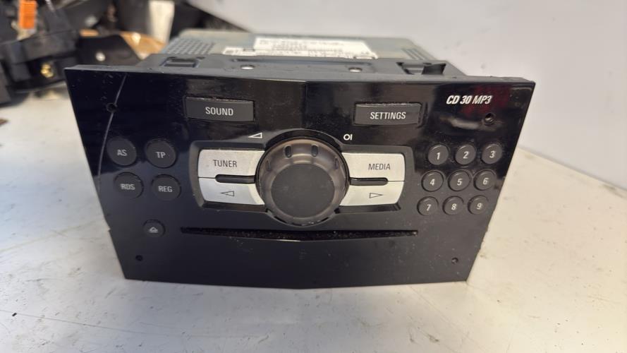 527532-Autoradio-dorigine-OPEL-CORSA-D-PHASE-2-Essence-image-1 527532 Autoradio dorigine OPEL CORSA D PHASE 2 Essence image 1 1 Autoradio OPEL CORSA D PHASE 2 d'origine - 2013 - Occasion Code Autoradio