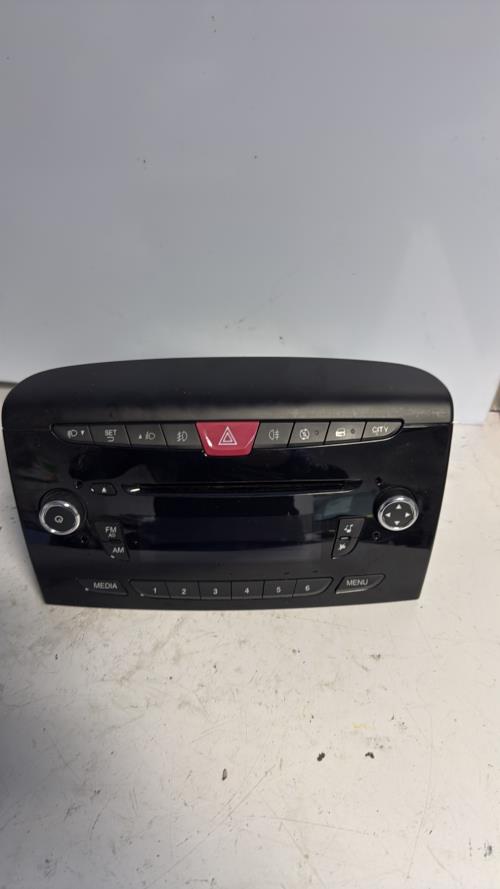 527535-Autoradio-dorigine-LANCIA-YPSILON-5-Essence-image-2 527535 Autoradio dorigine LANCIA YPSILON 5 Essence image 2 1 Autoradio LANCIA YPSILON 5 d'origine - 2014 - Occasion Code Autoradio