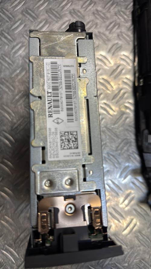 528334-Autoradio-dorigine-RENAULT-MODUS-PHASE-2-image-1 528334 Autoradio dorigine RENAULT MODUS PHASE 2 image 1 1 Autoradio RENAULT MODUS PHASE 2 d'origine - 2009 - Occasion Code Autoradio