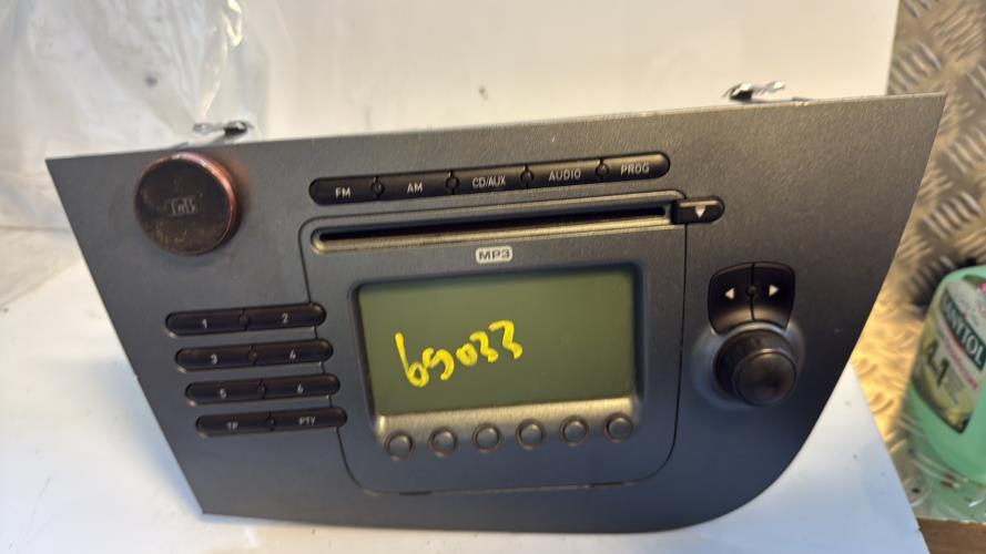 553943-Autoradio-dorigine-SEAT-LEON-2-PHASE-1-Diesel-image-1-2 553943 Autoradio dorigine SEAT LEON 2 PHASE 1 Diesel image 1 2 1 Autoradio SEAT LEON 2 PHASE 1 d'origine - 2008 - Occasion Code Autoradio