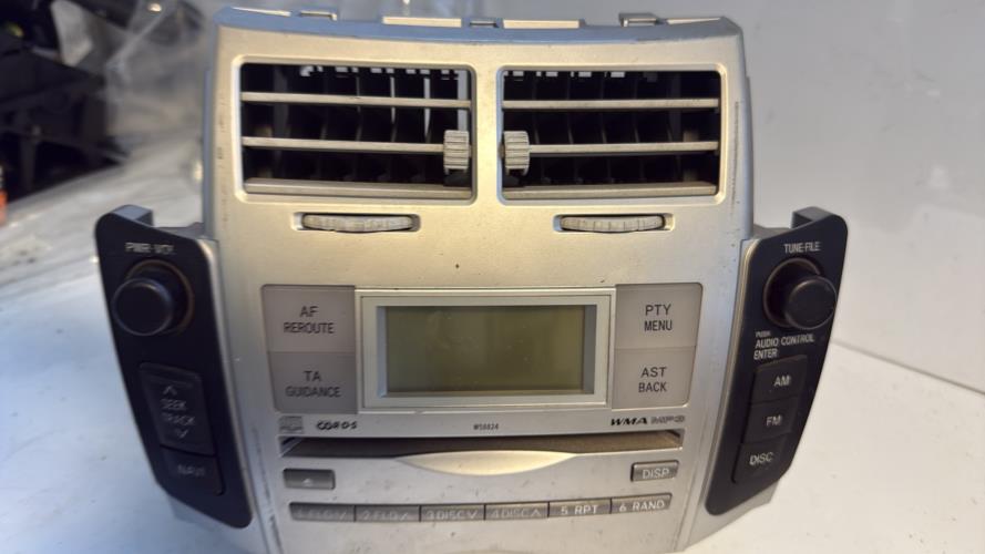 557719-Autoradio-dorigine-TOYOTA-YARIS-2-PHASE-1-Diesel-image-1 557719 Autoradio dorigine TOYOTA YARIS 2 PHASE 1 Diesel image 1 1 Autoradio TOYOTA YARIS 2 PHASE 1 d'origine - 2006 - Occasion Code Autoradio