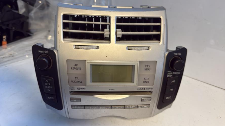 557719-Autoradio-dorigine-TOYOTA-YARIS-2-PHASE-1-Diesel-image-3 557719 Autoradio dorigine TOYOTA YARIS 2 PHASE 1 Diesel image 3 1 Autoradio TOYOTA YARIS 2 PHASE 1 d'origine - 2006 - Occasion Code Autoradio