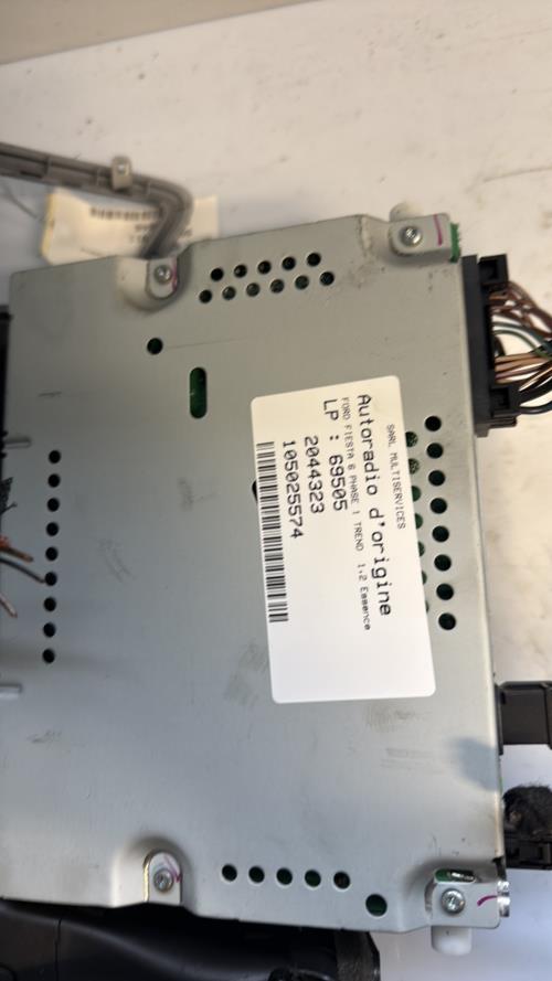 565130-Autoradio-dorigine-FORD-FIESTA-6-PHASE-1-Essence-image-2 565130 Autoradio dorigine FORD FIESTA 6 PHASE 1 Essence image 2 1 Autoradio FORD FIESTA 6 PHASE 1 d'origine - 2012 - Occasion Code Autoradio