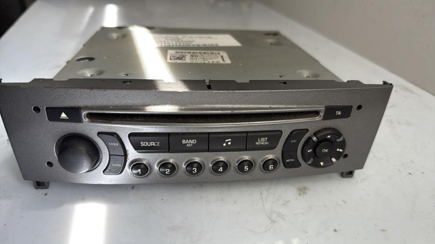 565744-Autoradio-dorigine-PEUGEOT-308-1-PHASE-2-Essence-image-1 565744 Autoradio dorigine PEUGEOT 308 1 PHASE 2 Essence image 1 1 Autoradio PEUGEOT 308 1 PHASE 2 d'origine - 2013 - Occasion Code Autoradio