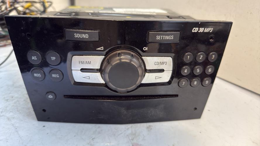 566528-Autoradio-dorigine-OPEL-CORSA-D-PHASE-1-Essence-image-2 566528 Autoradio dorigine OPEL CORSA D PHASE 1 Essence image 2 1 Autoradio OPEL CORSA D PHASE 1 d'origine - 2011 - Occasion Code Autoradio