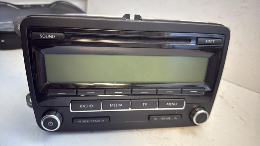 569793-Autoradio-dorigine-VOLKSWAGEN-GOLF-6-Essence-image-1 569793 Autoradio dorigine VOLKSWAGEN GOLF 6 Essence image 1 1 Autoradio VOLKSWAGEN GOLF 6 d'origine - 2009 - Occasion Code Autoradio