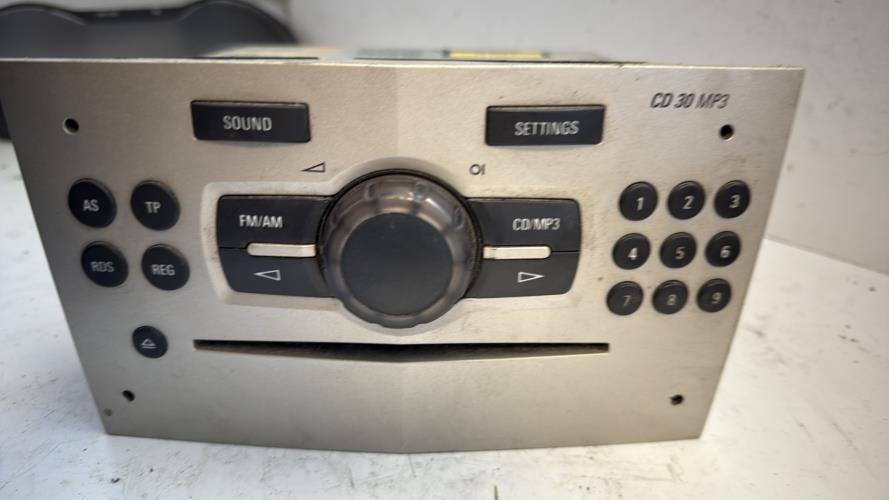 569807-Autoradio-dorigine-OPEL-CORSA-D-PHASE-1-Diesel-image-1-1 569807 Autoradio dorigine OPEL CORSA D PHASE 1 Diesel image 1 1 1 Autoradio OPEL CORSA D PHASE 1 d'origine - 2007 - Occasion Code Autoradio