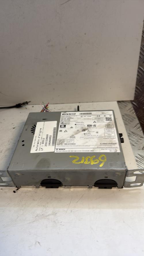 570153-Autoradio-dorigine-RENAULT-MEGANE-4-PHASE-2-DieselHybride-image-3 570153 Autoradio dorigine RENAULT MEGANE 4 PHASE 2 DieselHybride image 3 1 Autoradio RENAULT MEGANE 4 PHASE 2 d'origine - 2023 - Occasion Code Autoradio