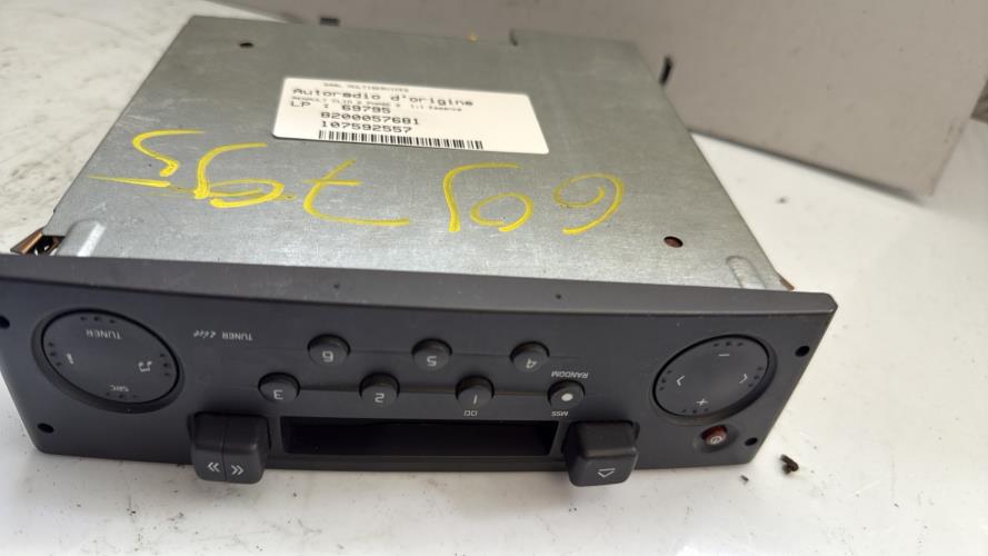 577486-Autoradio-dorigine-RENAULT-CLIO-2-PHASE-2-Essence-image-1 577486 Autoradio dorigine RENAULT CLIO 2 PHASE 2 Essence image 1 1 Autoradio RENAULT CLIO 2 PHASE 2 d'origine - 2002 - Occasion Code Autoradio