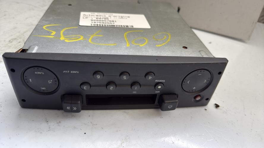 577486-Autoradio-dorigine-RENAULT-CLIO-2-PHASE-2-Essence-image-2 577486 Autoradio dorigine RENAULT CLIO 2 PHASE 2 Essence image 2 1 Autoradio RENAULT CLIO 2 PHASE 2 d'origine - 2002 - Occasion Code Autoradio