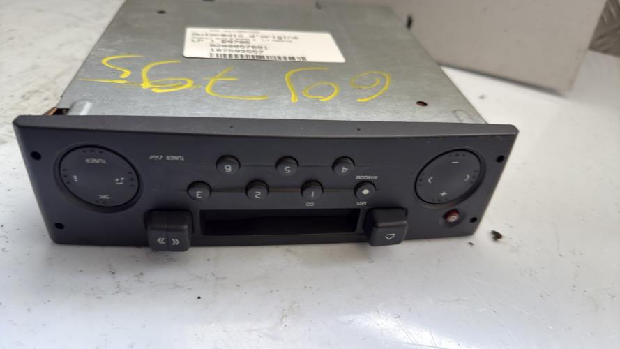 577486-Autoradio-dorigine-RENAULT-CLIO-2-PHASE-2-Essence-image-3 577486 Autoradio dorigine RENAULT CLIO 2 PHASE 2 Essence image 3 1 Autoradio RENAULT CLIO 2 PHASE 2 d'origine - 2002 - Occasion Code Autoradio